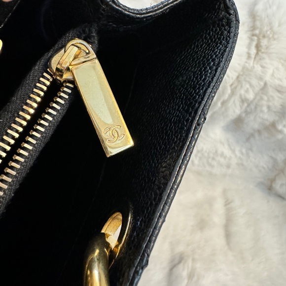 Chanel GST in black caviar leather - Picture 13 of 15